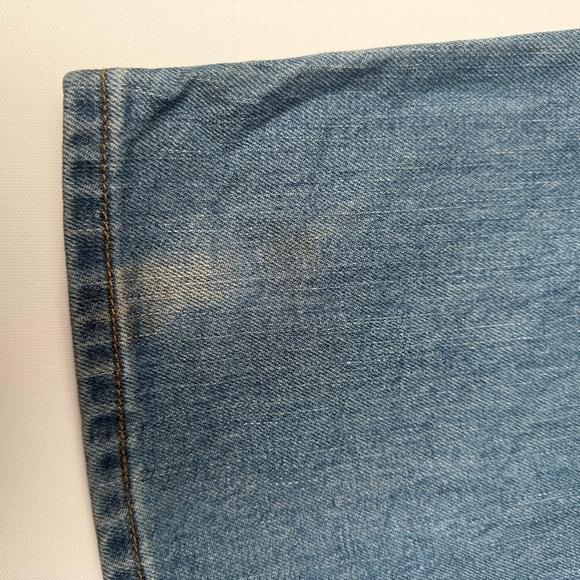 Levi's Men's 505 Regular Fit Straight Leg medium wash Blue Size (42x30) - Picture 5 of 7